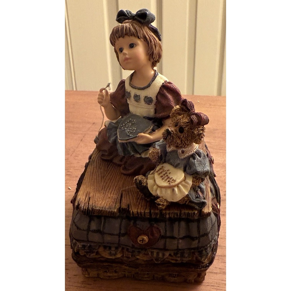 Boyds Bears Yesterday's Child Music Box Love Makes World Go Round 1e/599 W/box